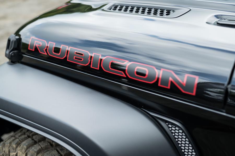 Логотип Jeep Wrangler Unlimited Rubicon (JL) 2019 года  (JP) (фото 4 из 18)